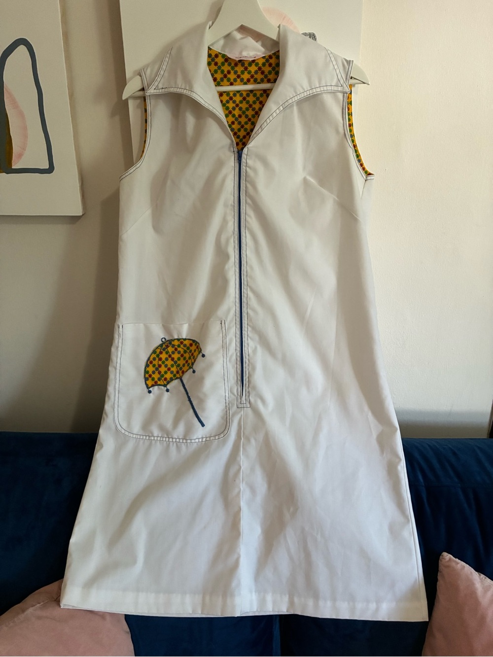 Vintage White Sleeveless A-Line Dress with Yellow & Green Umbrella Accent